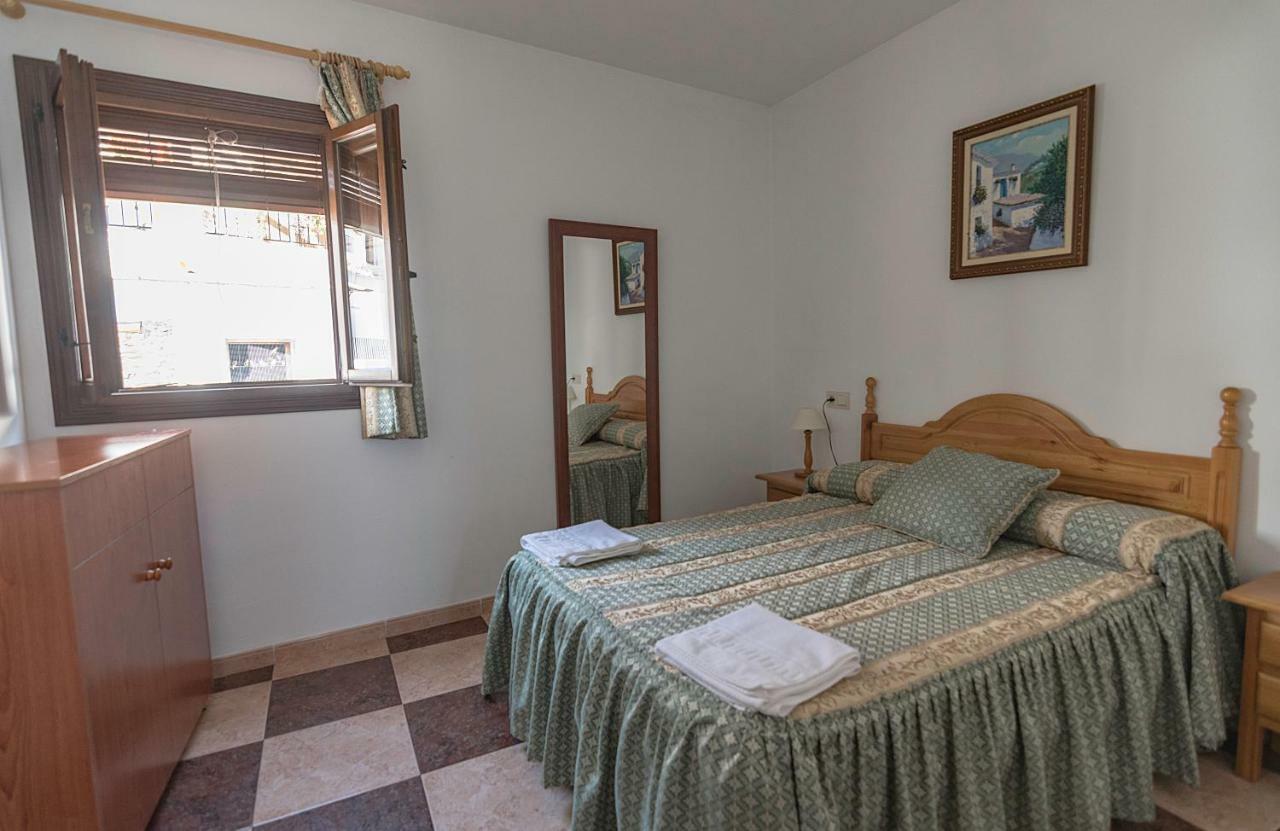 Apartamentos Rurales Las Chimeneas Capileira Bagian luar foto