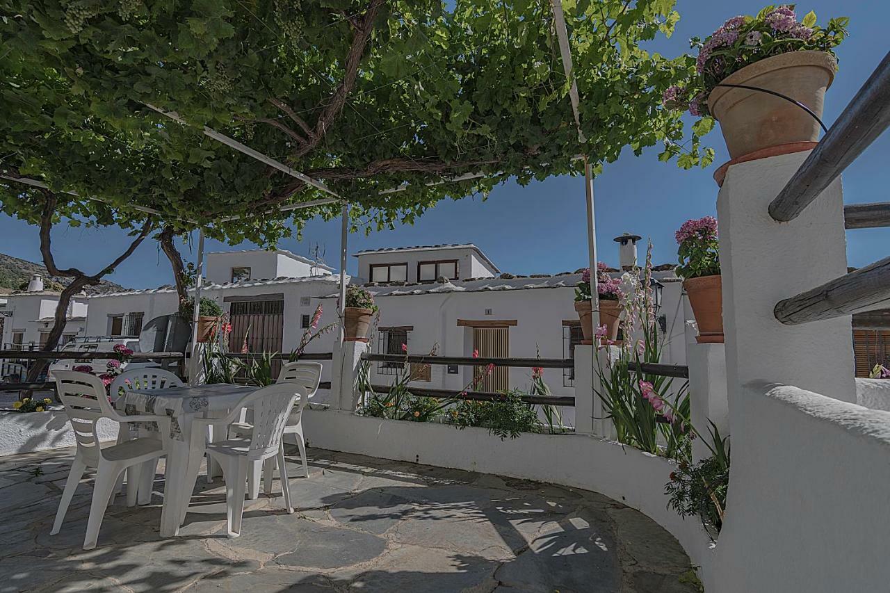 Apartamentos Rurales Las Chimeneas Capileira Bagian luar foto